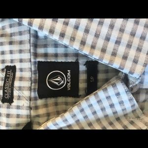 Volcom button down